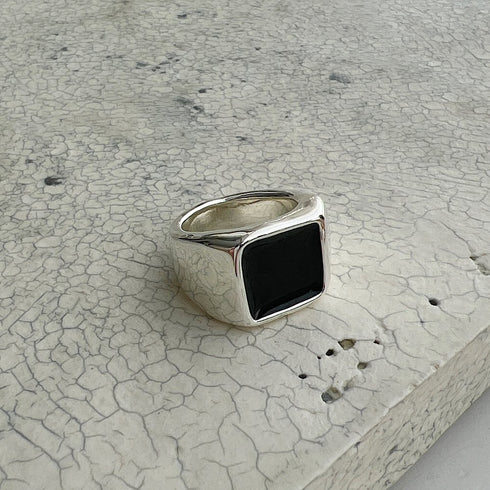 Lulu signet ring